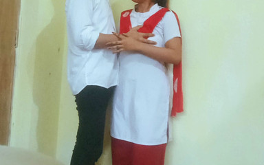 छात्र नियमित रूप से शिक्षक के पीछे चोदता है