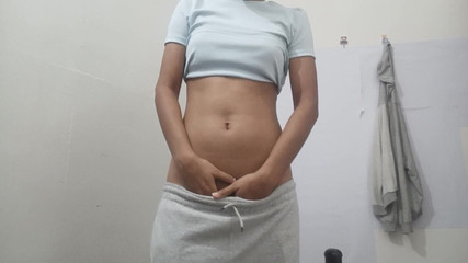 गर्म बालों वाली बिल्ली हस्तमैथुन