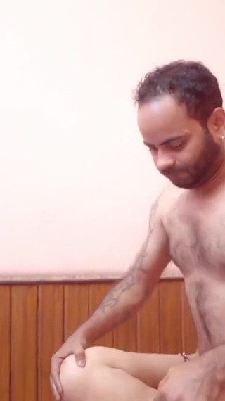 नौकर के साथ सेक्स करते हुए भारतीय मिल्फ मल्किन! देसी सेक्स