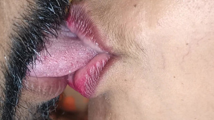 हॉट और क्यूट डीप लिप किस