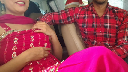 शानदार क्रिसमस पर सारा मित्र को लाभ के साथ एक समृद्ध काला मुर्गा उपहार में दें