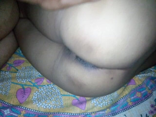 मेरी पत्नी दिल्ली के होटल में मेरे सबसे अच्छे दोस्त के साथ रहती है