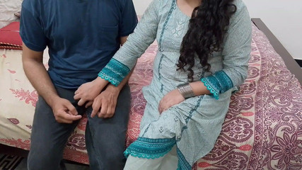 भारतीय सौतेली माँ ने अचानक घर फोन किया और सब कुछ पूछा