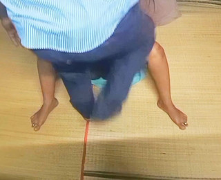 छात्र घर पर सौतेली माँ के साथ यौन संबंध बना रहा है