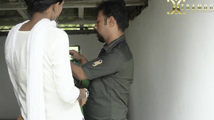 एक सेक्सी जोड़ा छत पर गाना गा रहा है और एक दूसरे से प्यार कर रहा है, हार्डकोर सेक्स