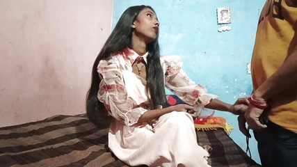 परिपक्व विवाहित महिला सौतेले भाई द्वारा गड़बड़ हो जाती है