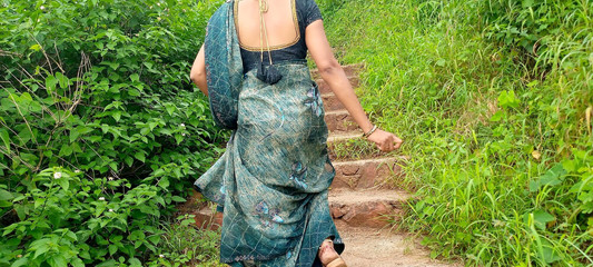 जीजा ने साली को आउटडोर जंगल में ले जाकर चोदा