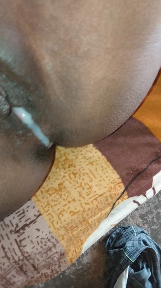 सौतेला भाई अपनी सौतेली बहनों की चूत में वीर्य डालता है