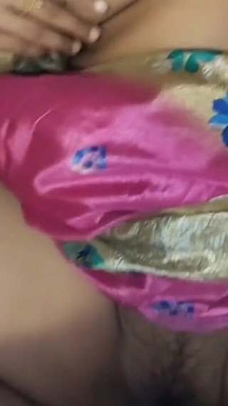 कामुक देसी गृहिणी प्रिया भाभी का उपयोग देवर द्वारा बाथरूम में किया गया