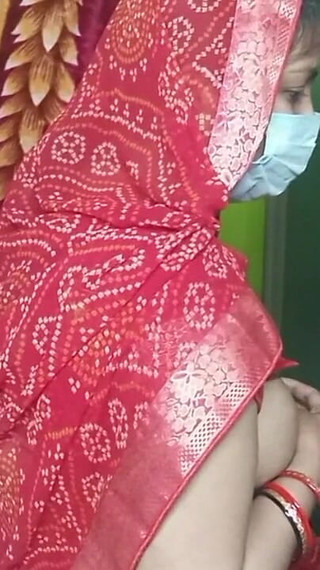 लाल साड़ी में सौतेला भाई और सौतेली भाभी