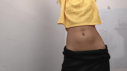 देसी गांव की गृहिणी ने पहली बार अपने ही पति के दोस्त के साथ गुदा मैथुन किया