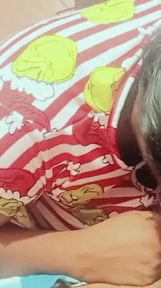 कोलकाता की गर्लफ्रेंड से मिलने के लिए मैंने पहली बार सेक्स किया।