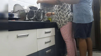 सौतेला भाई अपनी पत्नी को चोदता है स्पष्ट ऑडियो