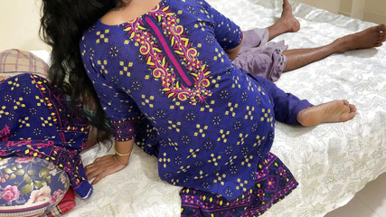 मैंने अपने सौतेले भाई को कमरे में अकेला पाया और चोदना शुरू कर दिया