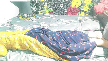 आराम करने के बाद असली देसी भाभी को देवर ने चोदा