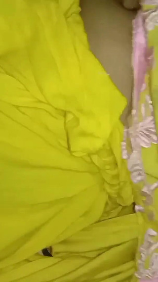 मैं अंधेरी रात में अकेला था और लड़की के साथ सेक्स किया। उसकी कसी हुई चूत बहुत आकर्षक थी और लड़की बहुत सुंदर लग रही थी