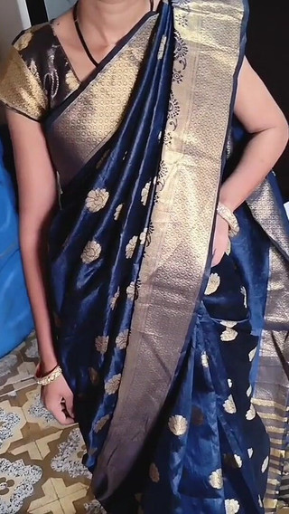 मैं घर पर अकेली हूं और हस्तमैथुन कर रही हूं। भाग 2.