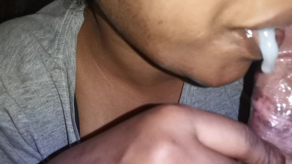 मेरी पत्नी मेरा लंड चूस रही है, बहुत कामुक भाभी