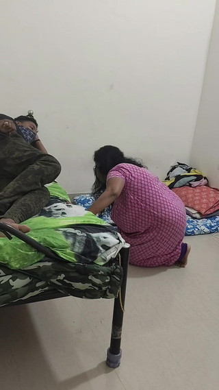 सौतेली माँ को धोखा देकर चोदा गया