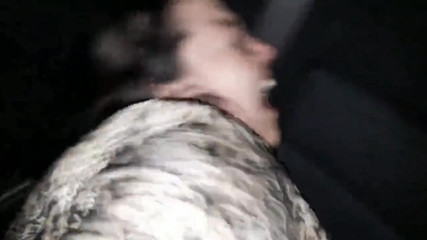 मेरी कार के पीछे बीबीसी मुझे कुत्ते के कराहते हुए ओर्गास्म की ओर धकेल रहा है