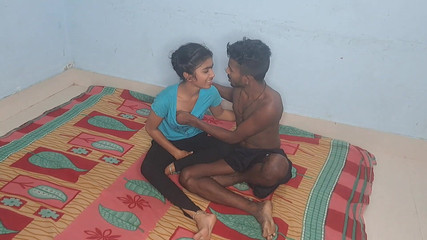 भारतीय गांव की हॉट गर्लफ्रेंड बॉयफ्रेंड बेडरूम में चुदाई में रोमांस