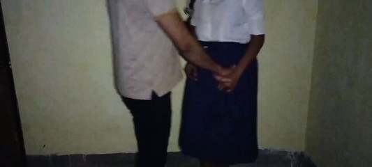 रथ कालकोठरी में ट्यूशन टीचर द्वारा देसी गर्ल