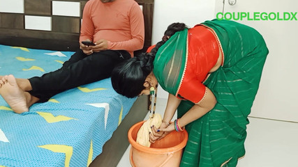 कोमल की नौकरानी ने हदें पार की और फिर मालिक के पास से कूद गई