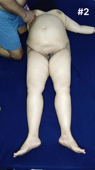 भाभी मालिश करवाती है और इसका आनंद लेती है (#2/4)