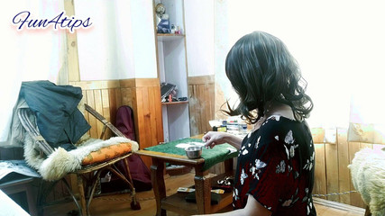 इधर आओ, मैं धूम्रपान करते समय तुम्हारी गांड चाटता हूँ