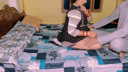 बेब बात करते हुए बट पर ढेर सारा वीर्य पाकर आनंद प्राप्त कर रही है