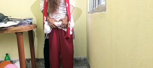 कॉलेज के स्टोर रूम में लड़का लड़की