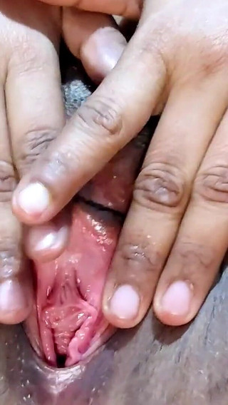 भारतीय देसी मल्लू सुजामोल बॉयफ्रेंड से हार्ड सेक्स चाहती हैं।