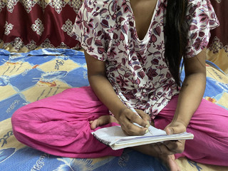 पहली बार सेक्सी ग्रिल की चुदाई, उसके निजी सर के बड़े लंड से दर्दनाक सेक्स