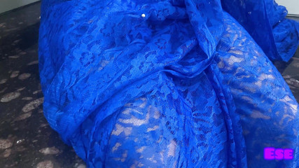 चाची अपनी चूत में उंगली कर रही थी और कराह रही थी, बच्चे ने उसकी चूत को चाटना शुरू कर दिया और चाची को जोर से चोदा