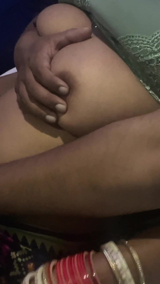 देवर ने अपनी हॉट भाभी को आकर्षित किया