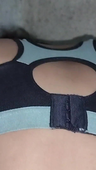 मैंने एक देसी कॉलेज गर्ल को अपने घर बुलाया और खूब चोदा। उसकी सील तोड़ने में मुझे बहुत मजा आया.