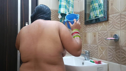 बाथरूम शावर फोरप्ले में शामिल होना चाहते हैं