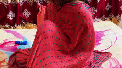 डेवोर में कमरे में सेक्स करते समय सेक्सी हॉर्नी बावही की जोरदार चुदाई