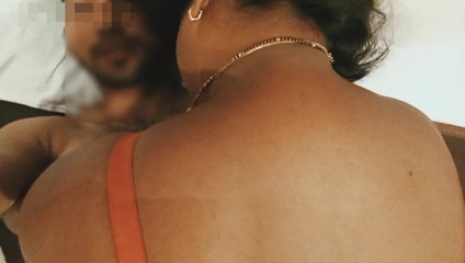 भारतीय हॉट सेक्सी लड़की अपने पसंदीदा लंड की सवारी कर रही है