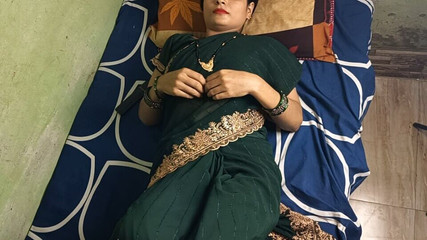 खूबसूरत हॉट भाभी अपने कमरे में लेटी हुई थी तभी जीजा आया और दोनों ने किये मजे