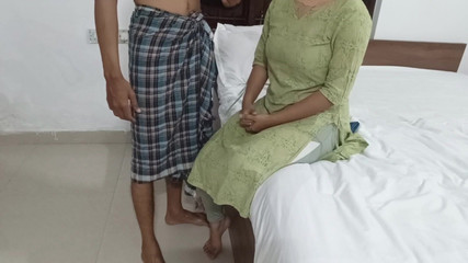 सालू ने अपने जीजा के कपड़े बड़ी गांड के नीचे छुपाये