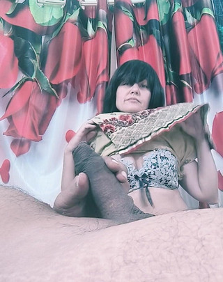 बड़े स्तन वाली मिल्फ शौकिया सेक्स कर रही है