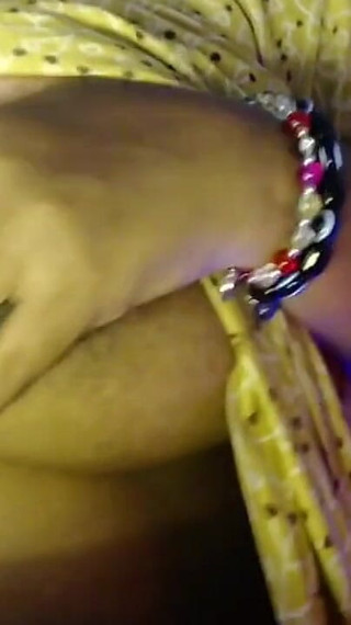 हॉट गर्ल देसी बड़े स्तन शो हॉट निपल