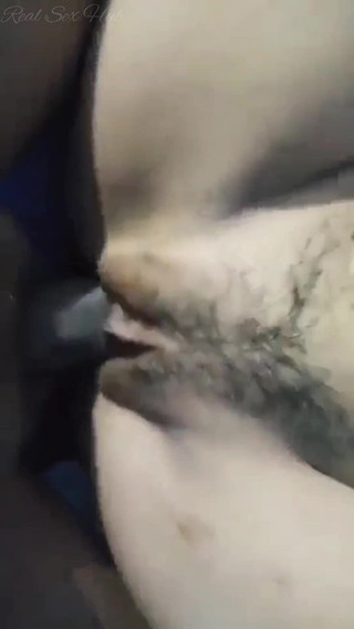 भारतीय सौतेले पिता ने धोखेबाज़ सौतेली बेटी की चुदाई की और उसने आनंद लिया