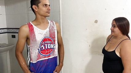 मैं एक कमरा किराए पर लेने जा रही हूं और वह आदमी भुगतान कम करने के लिए एक समझौता करना चाहता है, उसने मेरी चूत चोद दी