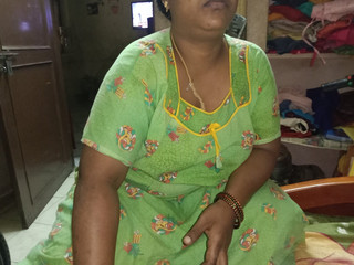 मेरी भाभी ने मेरी छड़ी पकड़ ली और गोल-मटोल उसकी सवारी करने लगी