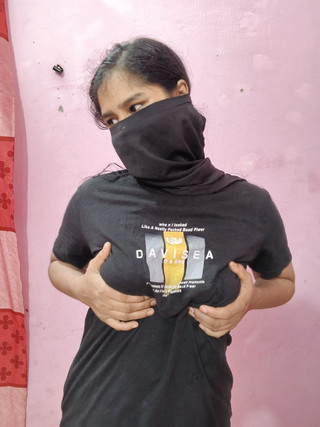 देसी छोटा सौतेला भाई और बड़ी सौतेली बहन जब वह मस्टरबेडिंग कर रही थी