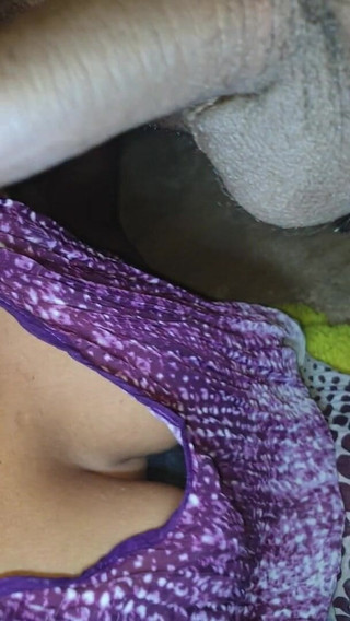 घर में बनी किशोर फूहड़ ने अपने कार्यालय मित्र का छोटा डिक चूसा