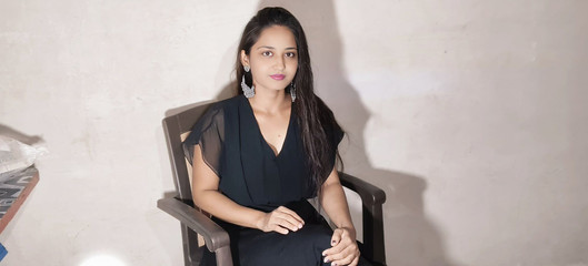 गर्म भारतीय लड़की की कुर्सी पर जोरदार चुदाई