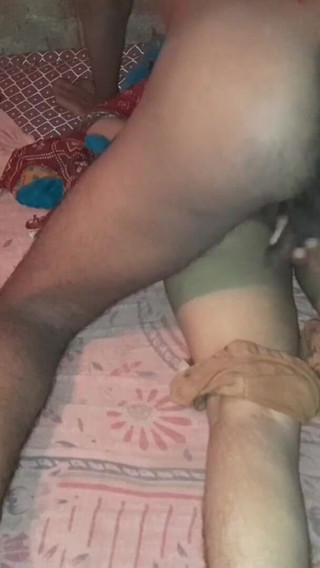 वर्जिन देसी भाभी को घर बुलाया और छोड़ दिया.